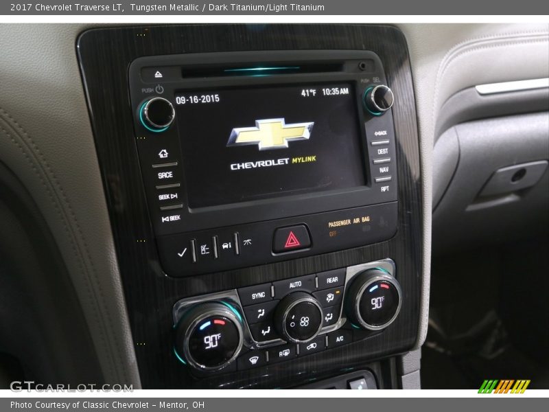 Tungsten Metallic / Dark Titanium/Light Titanium 2017 Chevrolet Traverse LT