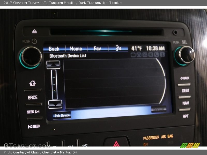 Tungsten Metallic / Dark Titanium/Light Titanium 2017 Chevrolet Traverse LT