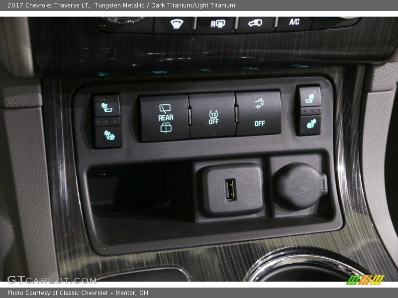 Tungsten Metallic / Dark Titanium/Light Titanium 2017 Chevrolet Traverse LT