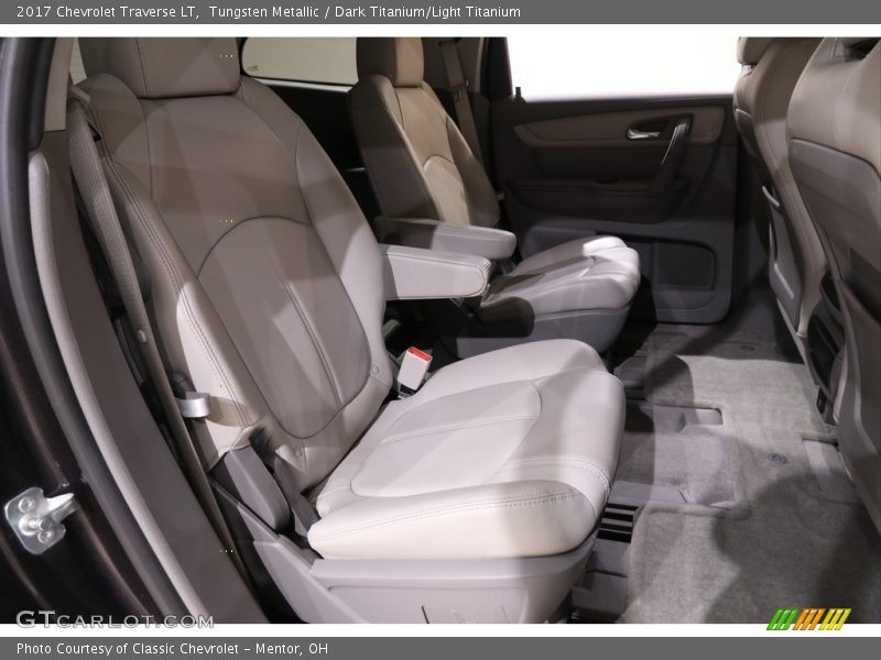 Tungsten Metallic / Dark Titanium/Light Titanium 2017 Chevrolet Traverse LT