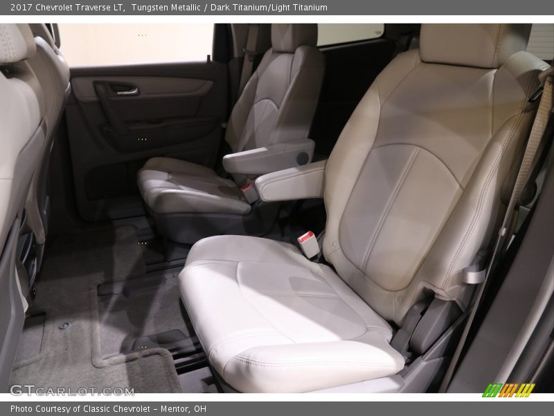 Tungsten Metallic / Dark Titanium/Light Titanium 2017 Chevrolet Traverse LT