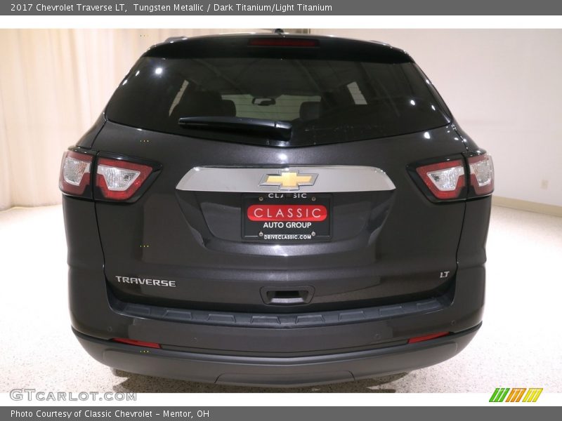 Tungsten Metallic / Dark Titanium/Light Titanium 2017 Chevrolet Traverse LT