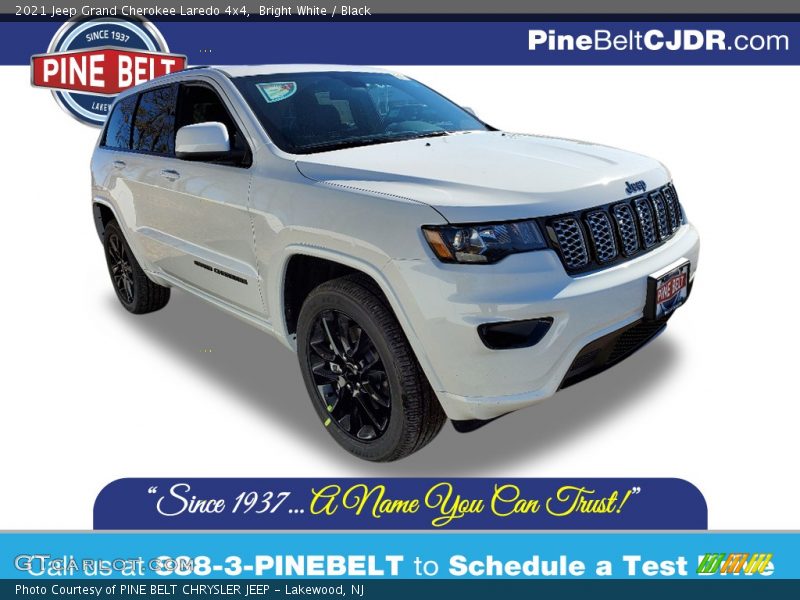 Bright White / Black 2021 Jeep Grand Cherokee Laredo 4x4