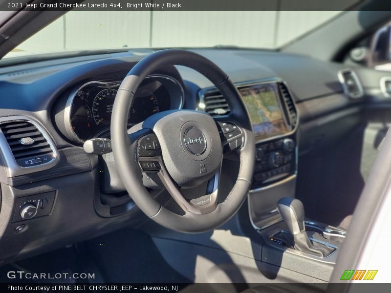 Bright White / Black 2021 Jeep Grand Cherokee Laredo 4x4