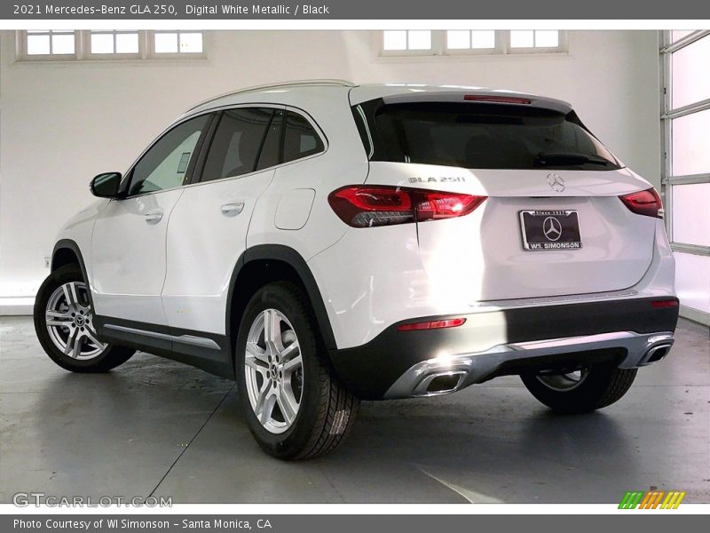 Digital White Metallic / Black 2021 Mercedes-Benz GLA 250