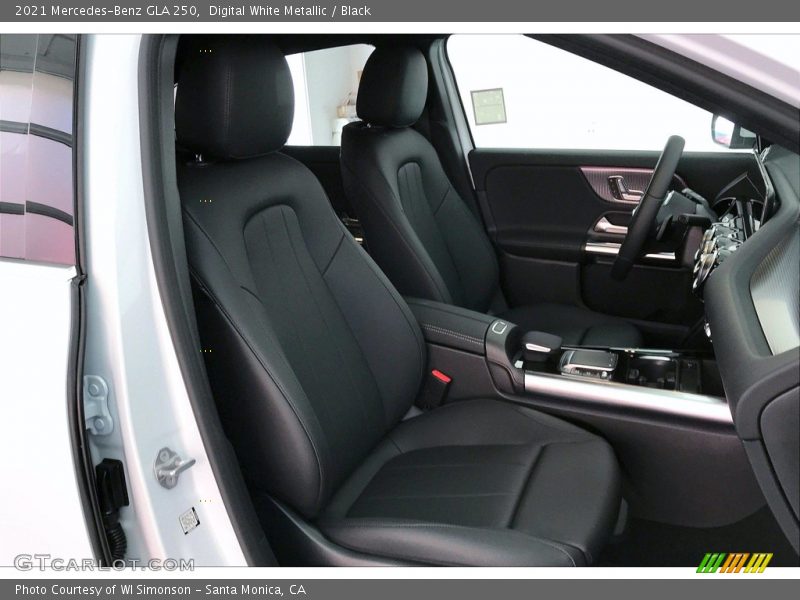 Digital White Metallic / Black 2021 Mercedes-Benz GLA 250