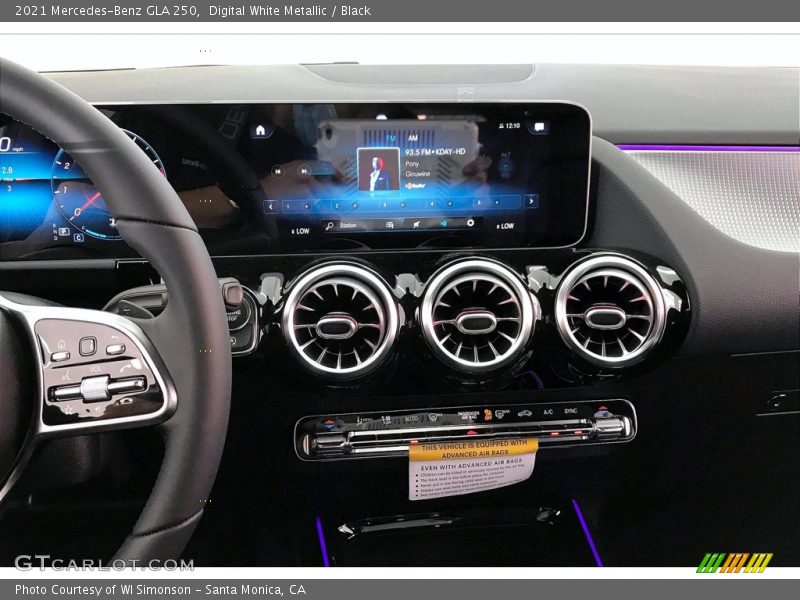 Digital White Metallic / Black 2021 Mercedes-Benz GLA 250