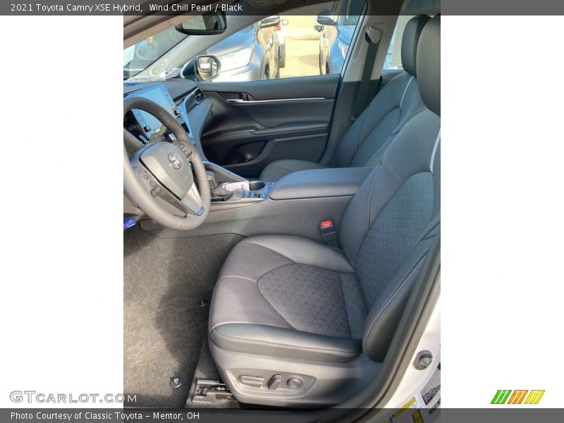 Wind Chill Pearl / Black 2021 Toyota Camry XSE Hybrid