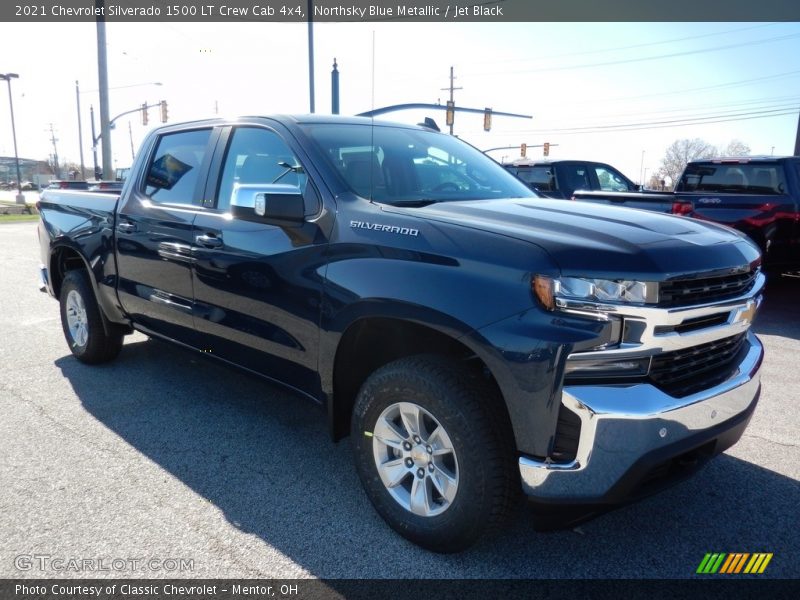Front 3/4 View of 2021 Silverado 1500 LT Crew Cab 4x4