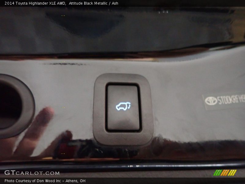 Attitude Black Metallic / Ash 2014 Toyota Highlander XLE AWD