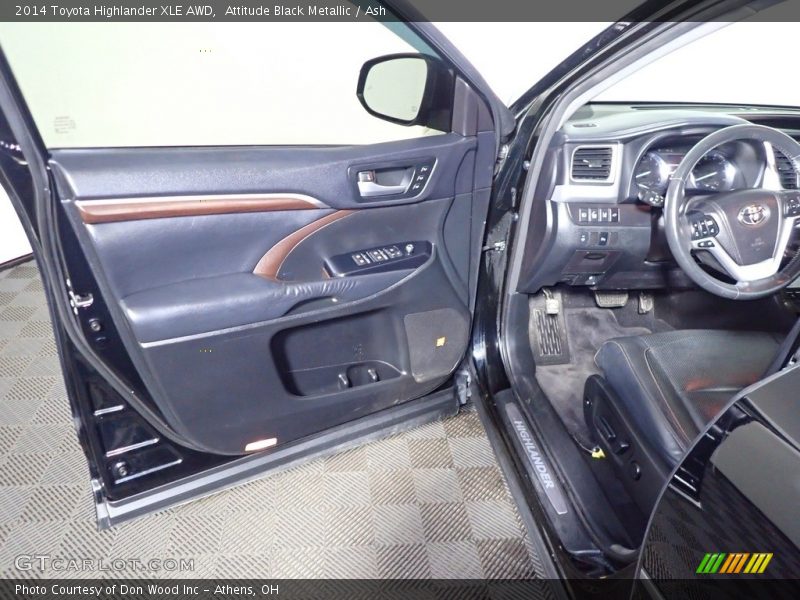 Attitude Black Metallic / Ash 2014 Toyota Highlander XLE AWD