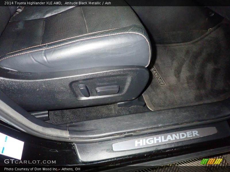 Attitude Black Metallic / Ash 2014 Toyota Highlander XLE AWD