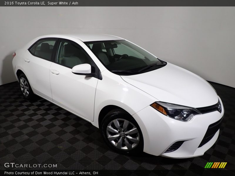 Front 3/4 View of 2016 Corolla LE