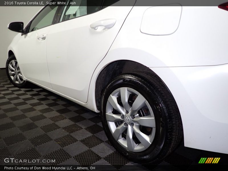 Super White / Ash 2016 Toyota Corolla LE