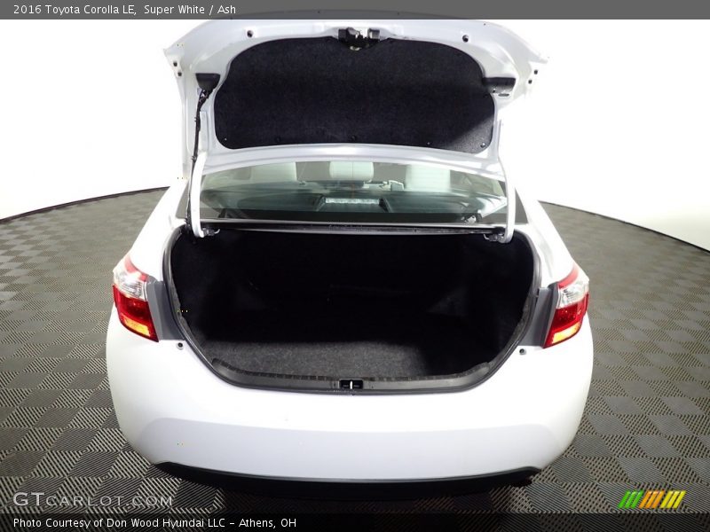 Super White / Ash 2016 Toyota Corolla LE