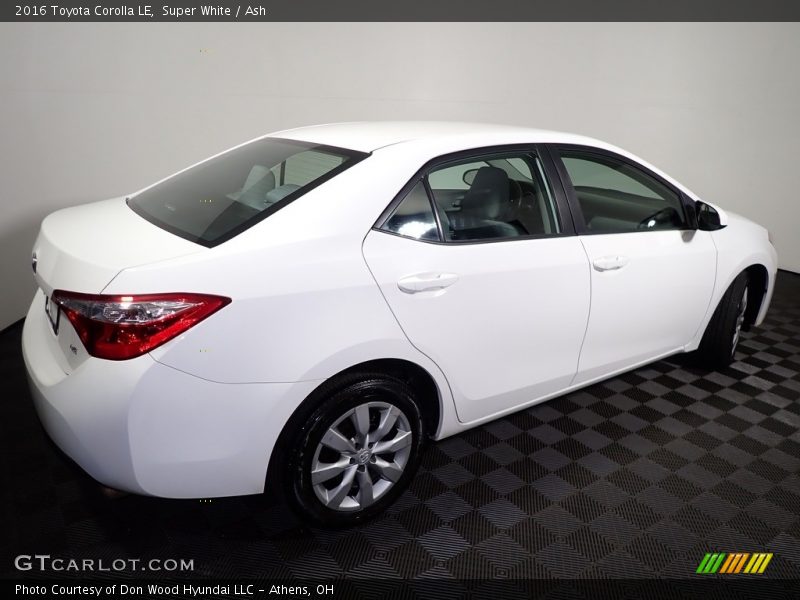 Super White / Ash 2016 Toyota Corolla LE