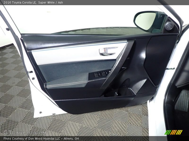 Super White / Ash 2016 Toyota Corolla LE