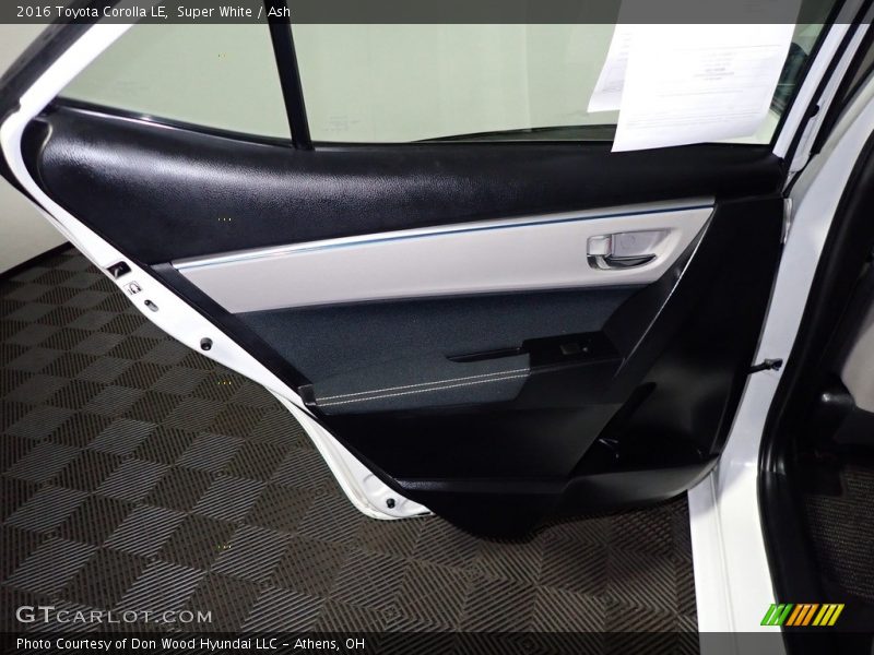 Super White / Ash 2016 Toyota Corolla LE