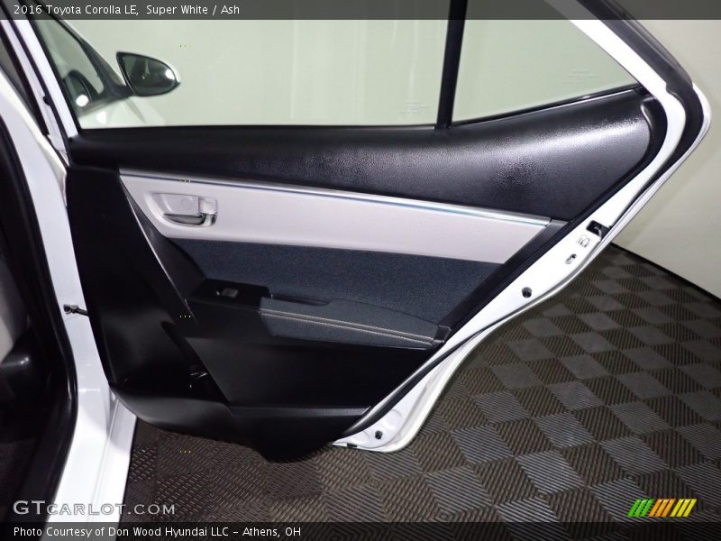 Super White / Ash 2016 Toyota Corolla LE