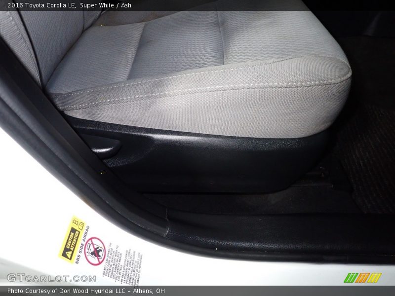 Super White / Ash 2016 Toyota Corolla LE