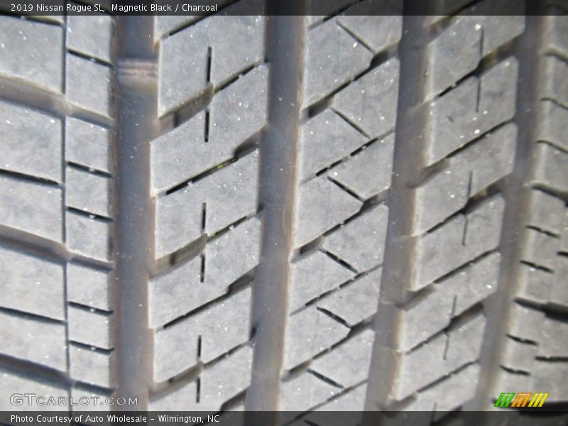 Magnetic Black / Charcoal 2019 Nissan Rogue SL