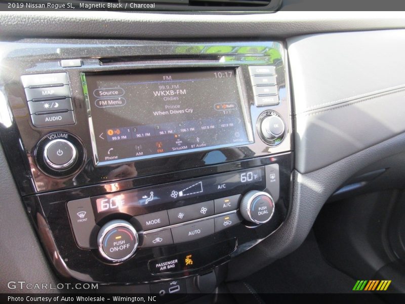 Magnetic Black / Charcoal 2019 Nissan Rogue SL
