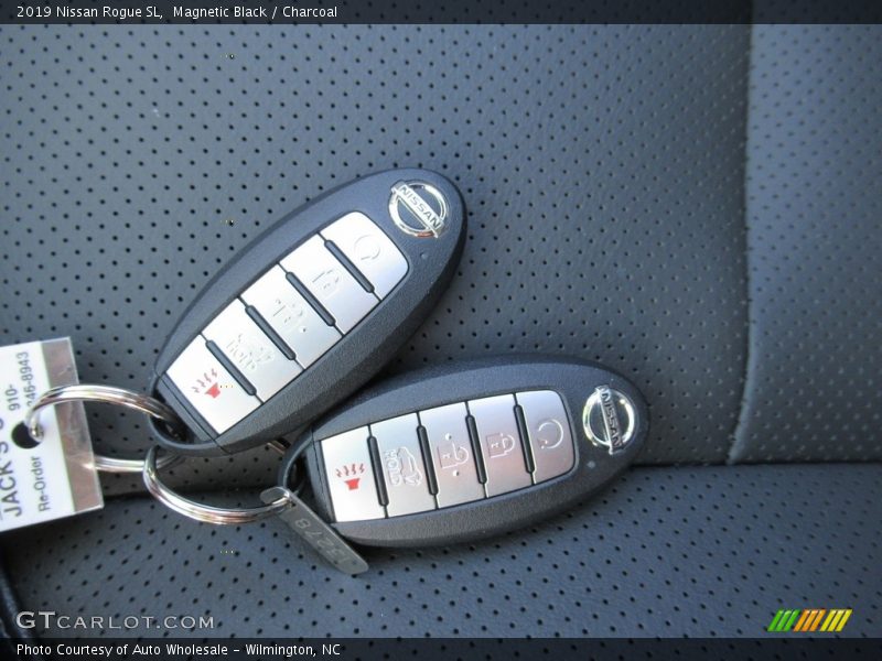 Magnetic Black / Charcoal 2019 Nissan Rogue SL