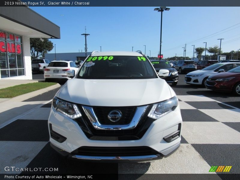 Glacier White / Charcoal 2019 Nissan Rogue SV