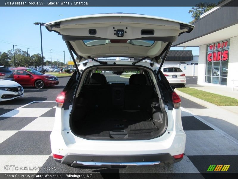 Glacier White / Charcoal 2019 Nissan Rogue SV