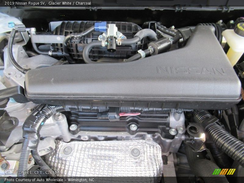 Glacier White / Charcoal 2019 Nissan Rogue SV