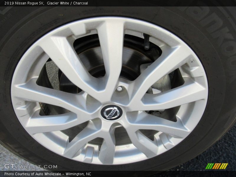 Glacier White / Charcoal 2019 Nissan Rogue SV