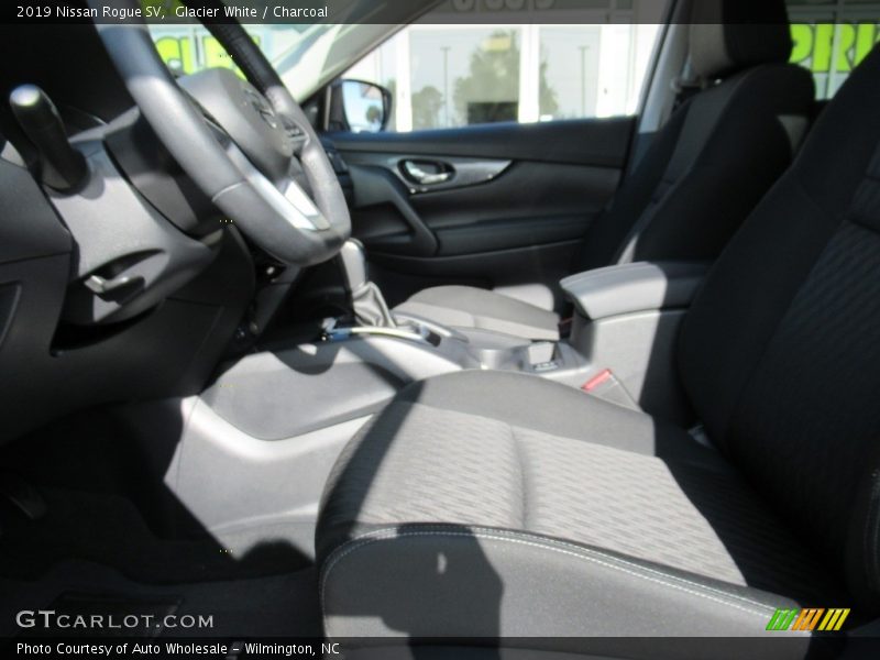 Glacier White / Charcoal 2019 Nissan Rogue SV