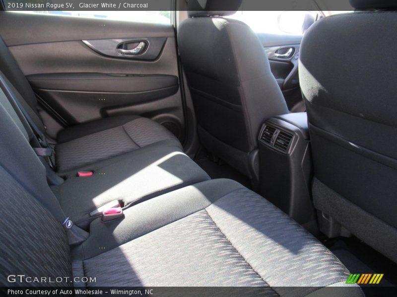 Glacier White / Charcoal 2019 Nissan Rogue SV