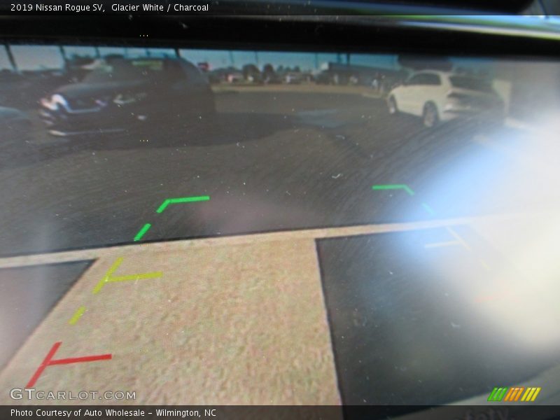 Glacier White / Charcoal 2019 Nissan Rogue SV