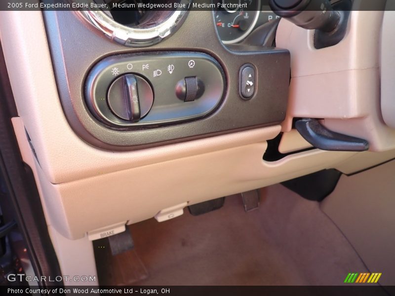 Medium Wedgewood Blue / Medium Parchment 2005 Ford Expedition Eddie Bauer