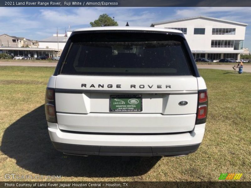 Fuji White / Almond/Espresso 2021 Land Rover Range Rover