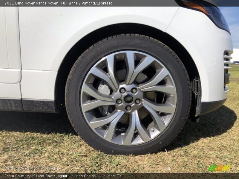 Fuji White / Almond/Espresso 2021 Land Rover Range Rover