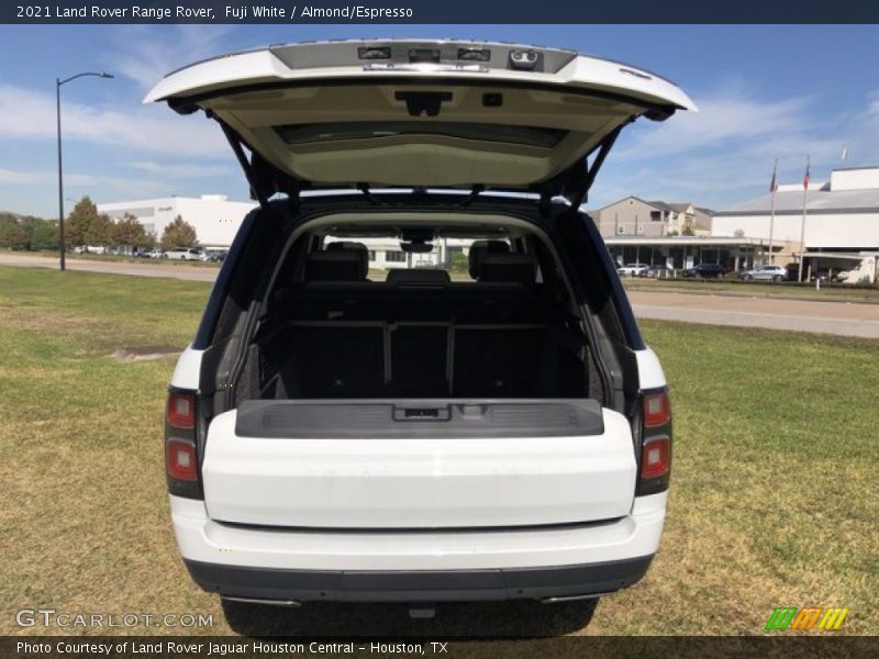 Fuji White / Almond/Espresso 2021 Land Rover Range Rover
