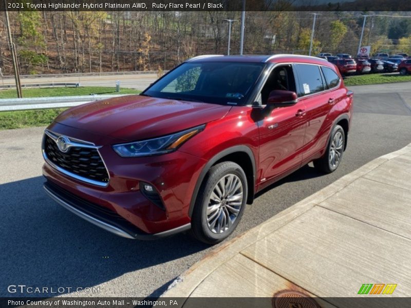 Front 3/4 View of 2021 Highlander Hybrid Platinum AWD