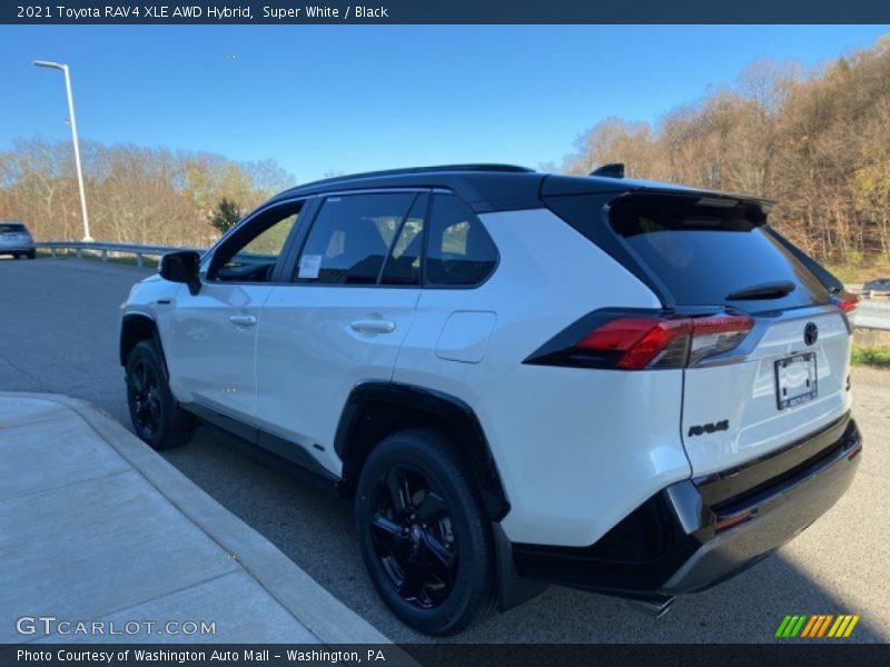 Super White / Black 2021 Toyota RAV4 XLE AWD Hybrid