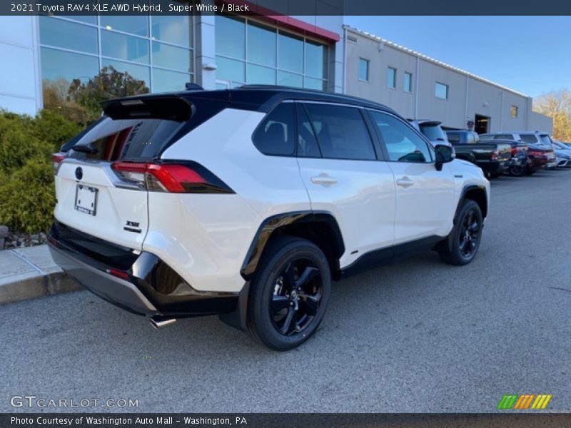Super White / Black 2021 Toyota RAV4 XLE AWD Hybrid