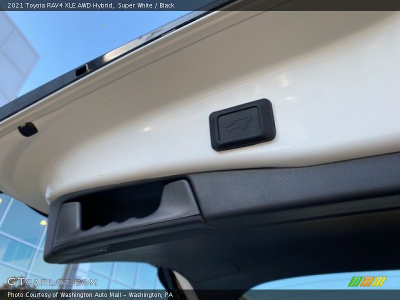 Super White / Black 2021 Toyota RAV4 XLE AWD Hybrid