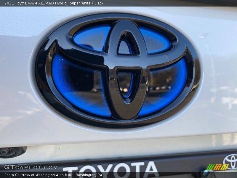 Super White / Black 2021 Toyota RAV4 XLE AWD Hybrid
