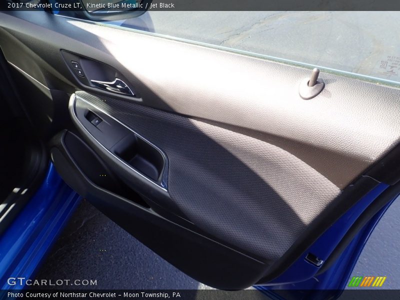 Kinetic Blue Metallic / Jet Black 2017 Chevrolet Cruze LT