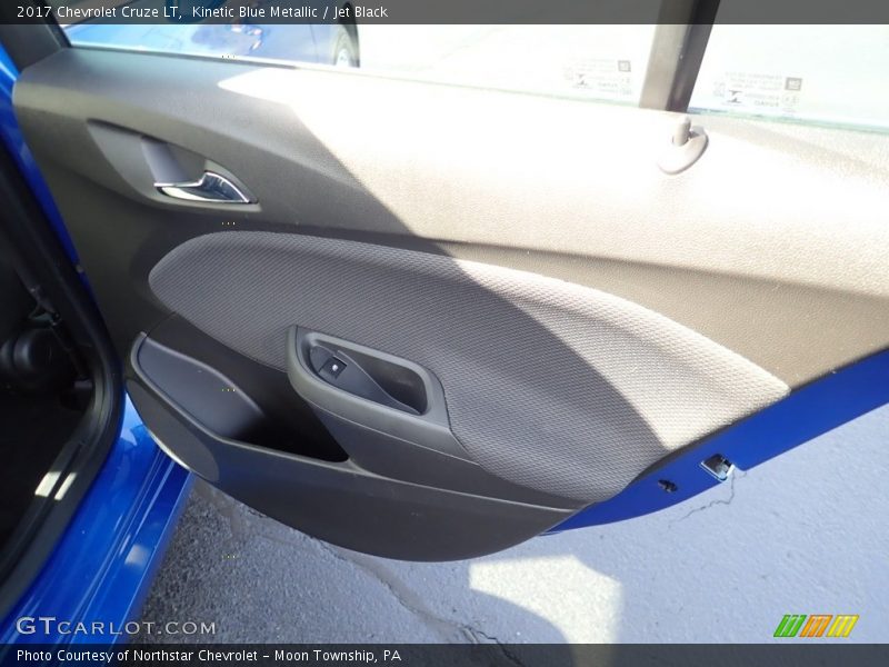 Kinetic Blue Metallic / Jet Black 2017 Chevrolet Cruze LT