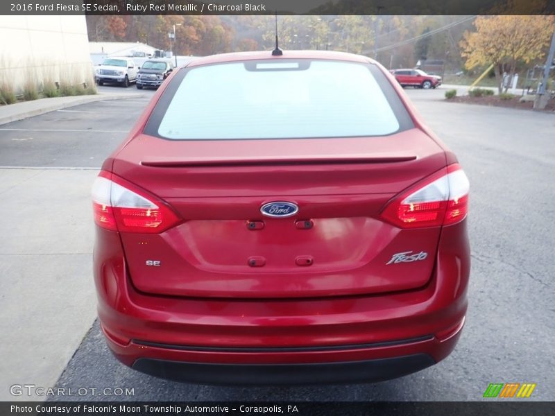 Ruby Red Metallic / Charcoal Black 2016 Ford Fiesta SE Sedan