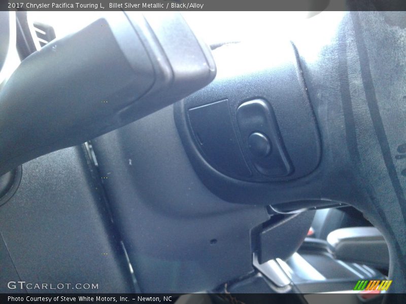 Billet Silver Metallic / Black/Alloy 2017 Chrysler Pacifica Touring L