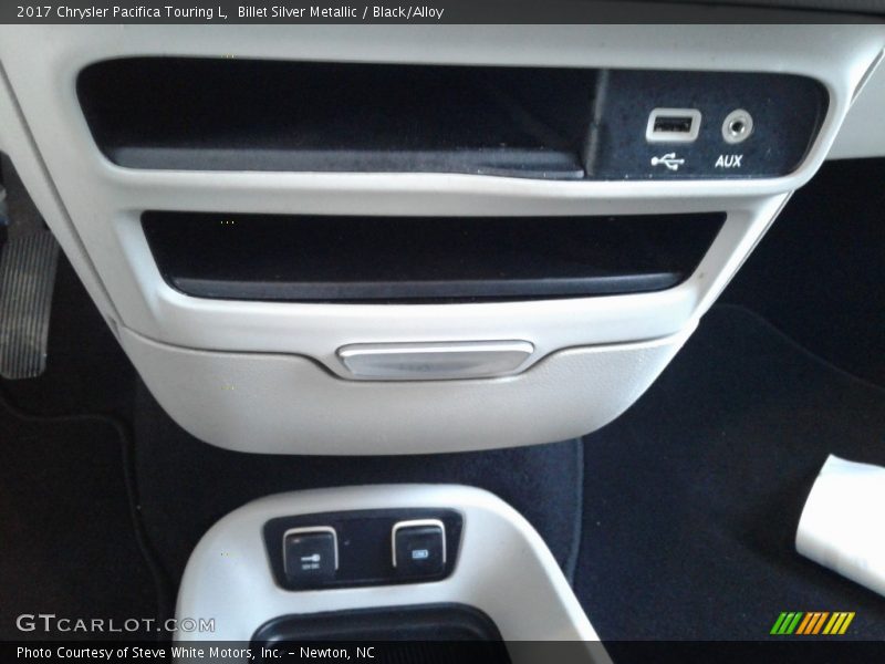 Billet Silver Metallic / Black/Alloy 2017 Chrysler Pacifica Touring L
