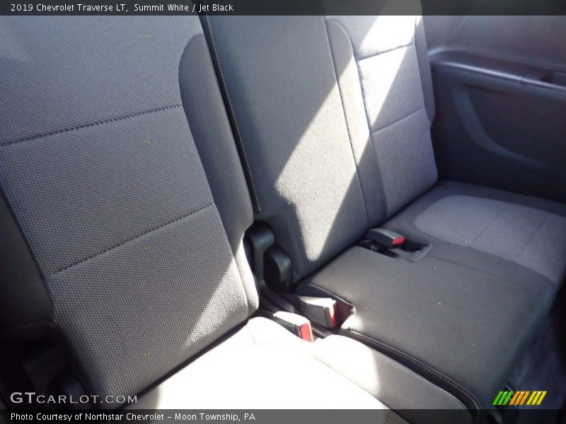 Summit White / Jet Black 2019 Chevrolet Traverse LT