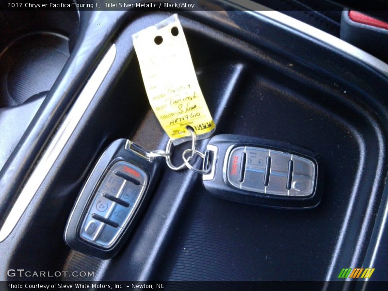 Billet Silver Metallic / Black/Alloy 2017 Chrysler Pacifica Touring L